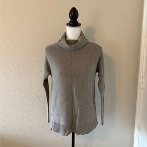 Old Navy Heather Gray Knit Sweater size small